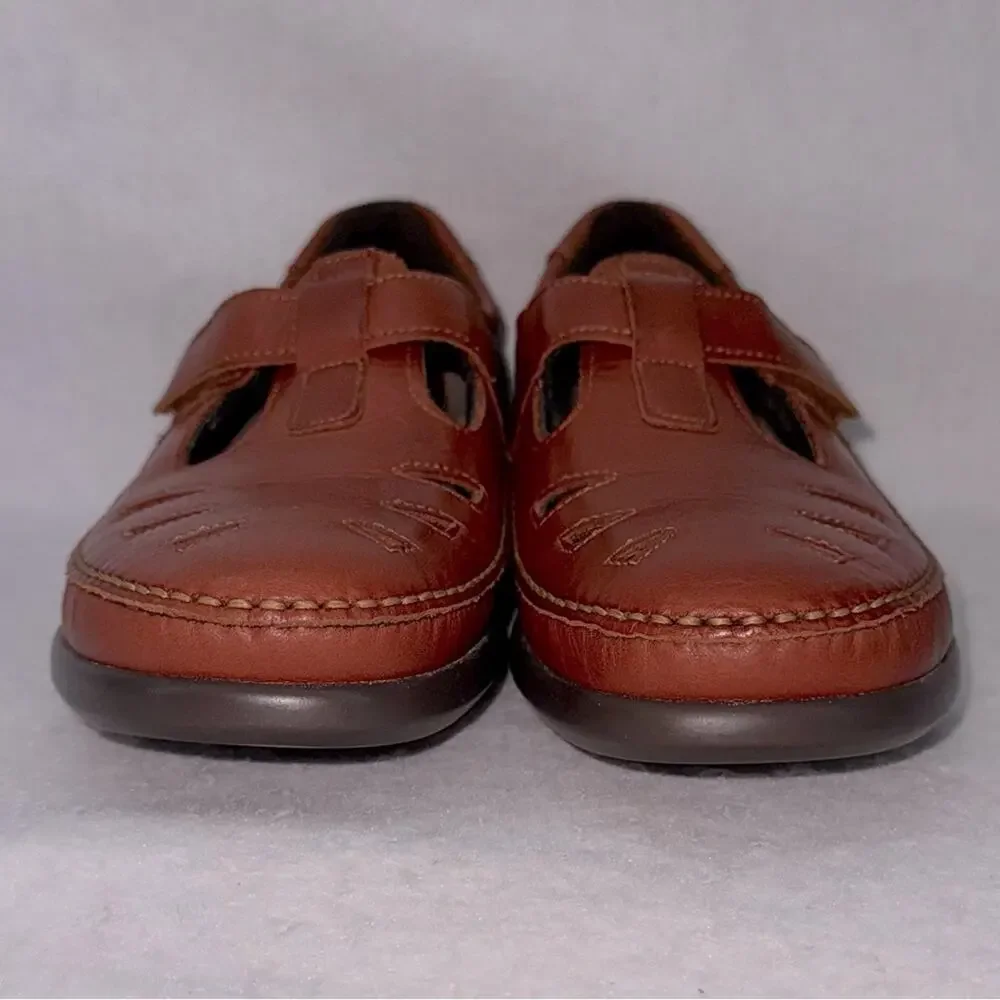 EUC Women’s SAS Roamer Slip-on Loafers Chestnut Leather size 10 Adjustable Strap